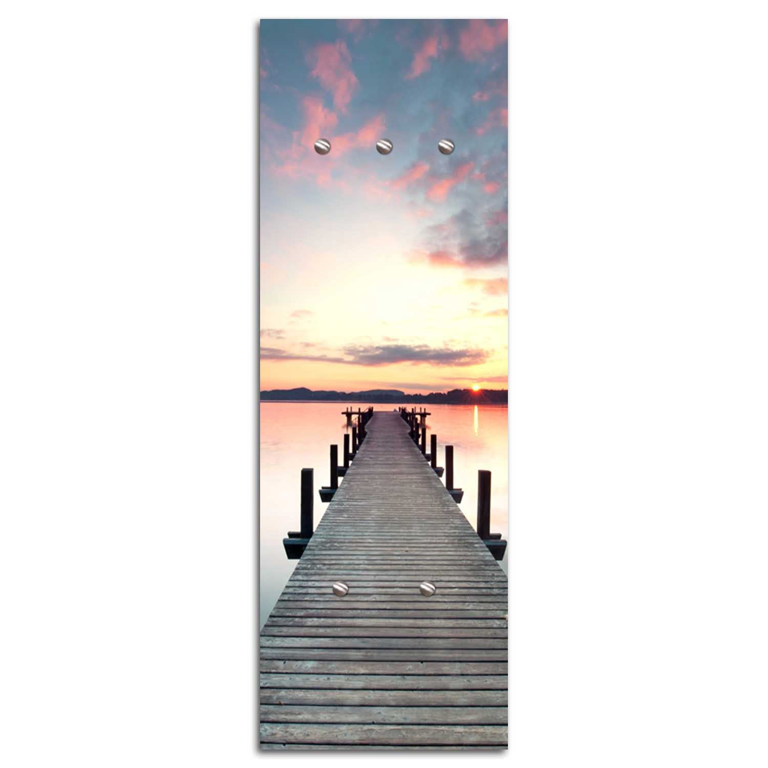 Hanger, Sunset over the lake